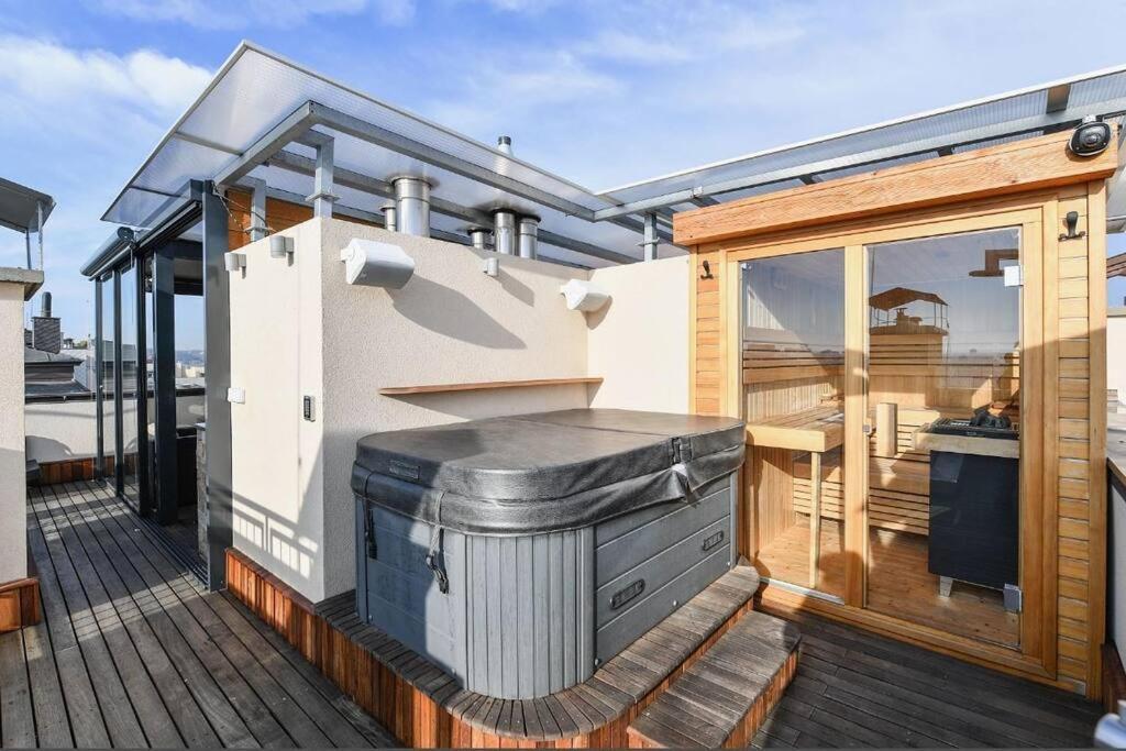 Luxury Rooftop Appartment With Fantastic Views Praha Bagian luar foto
