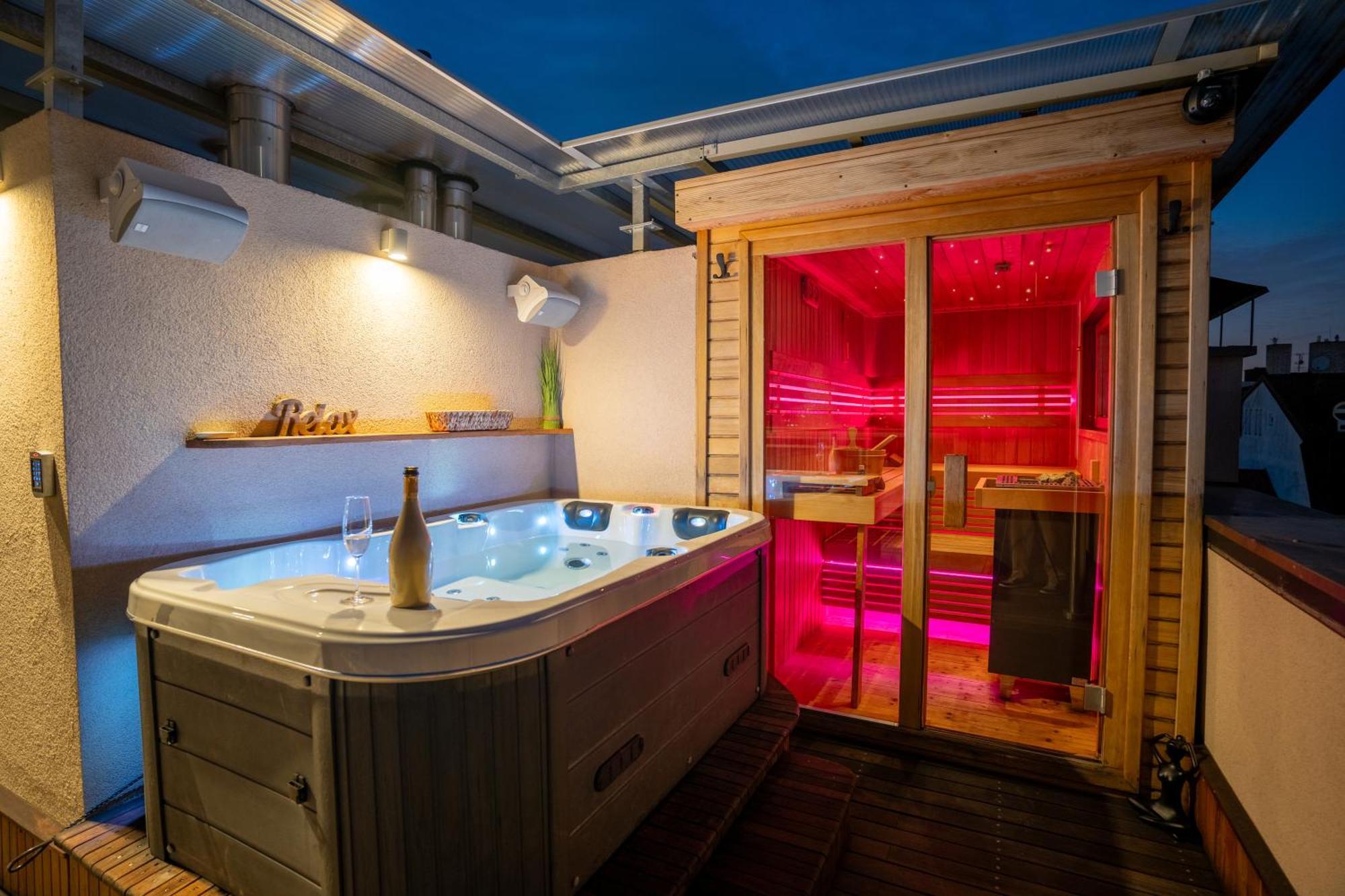 Luxury Rooftop Appartment With Fantastic Views Praha Bagian luar foto